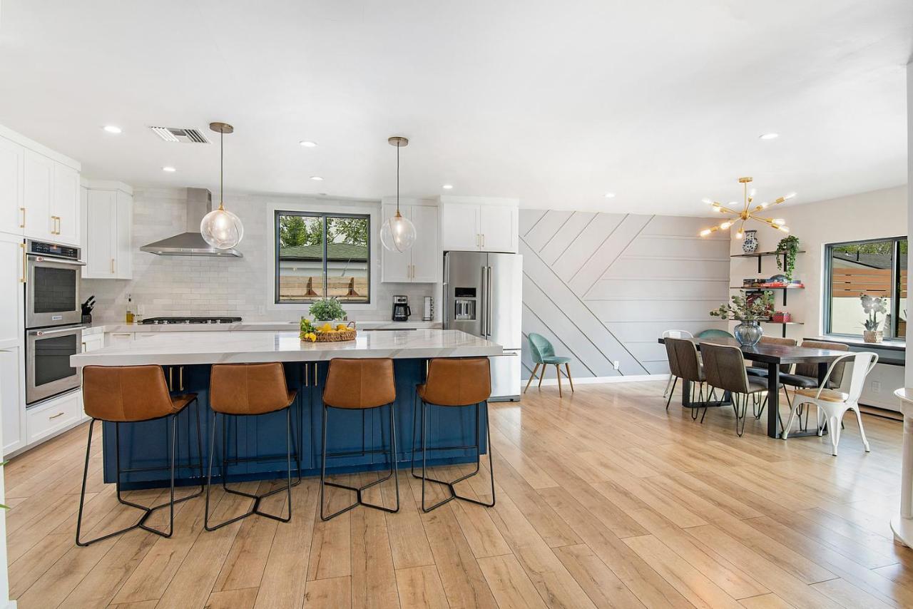 Beautiful Large Home + Pool - 5