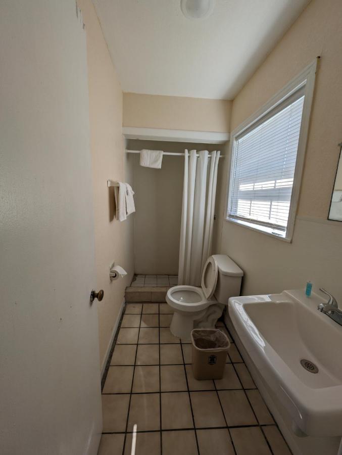 Economy Inn Kingsville — photo 6