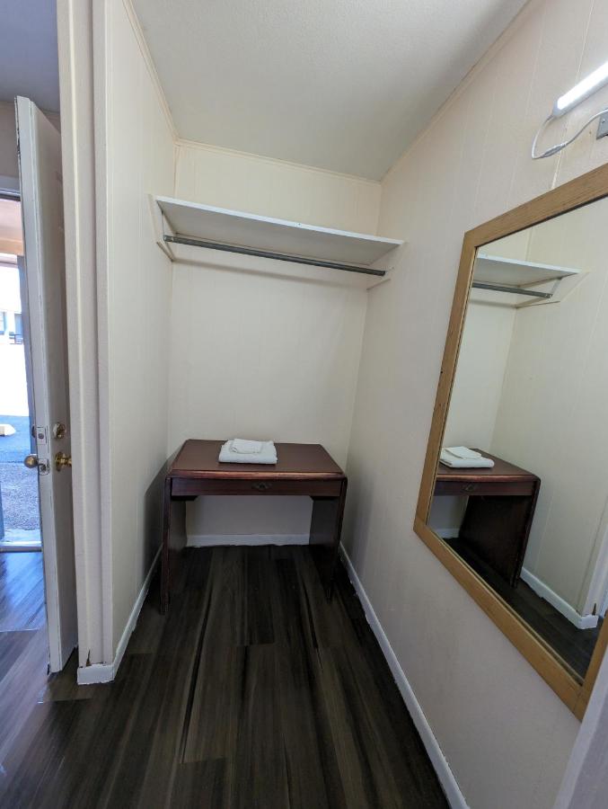 Economy Inn Kingsville — photo 9