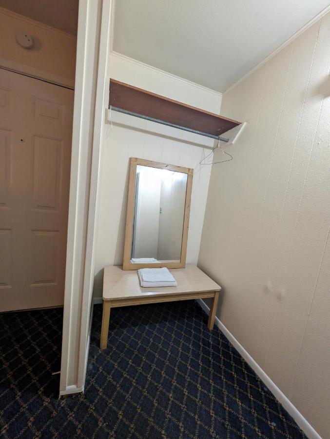 Economy Inn Kingsville — photo 12