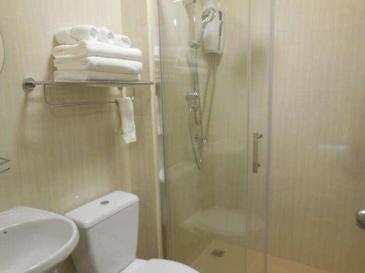Guest House, shared pool, private bathroom and kitchen - 2