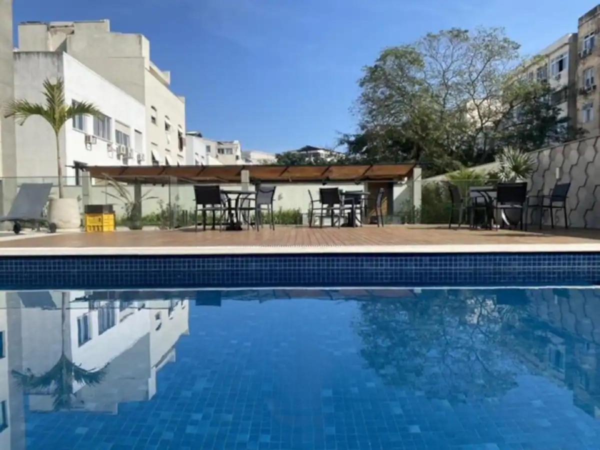 30 secs to the beach, 3 balconies, 2 bdrms ensuite - 4