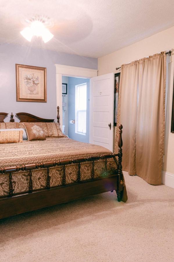 The Manor — photo 11