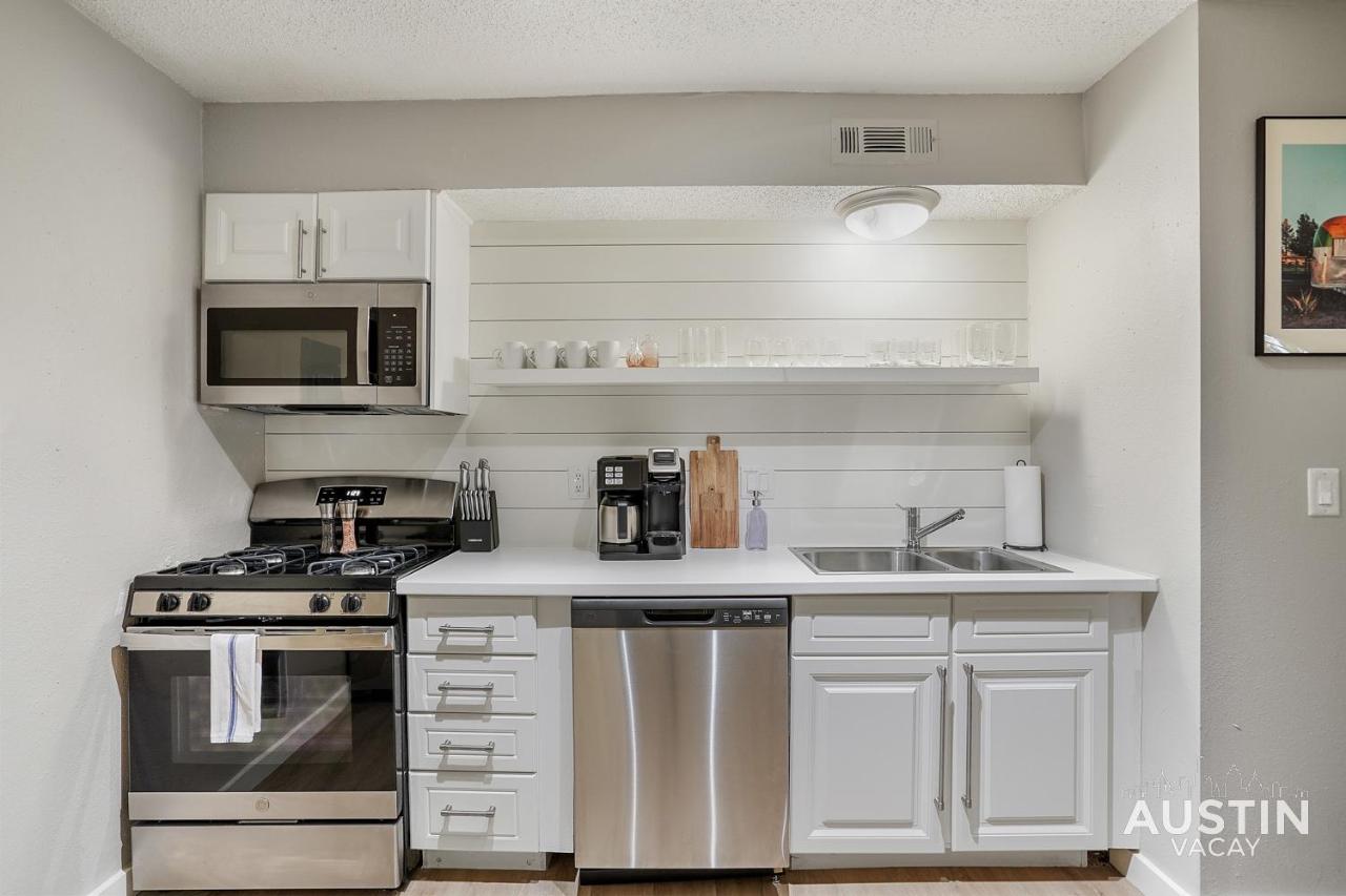 Amenity Heavy Serene Apt in Convenient Location - 2