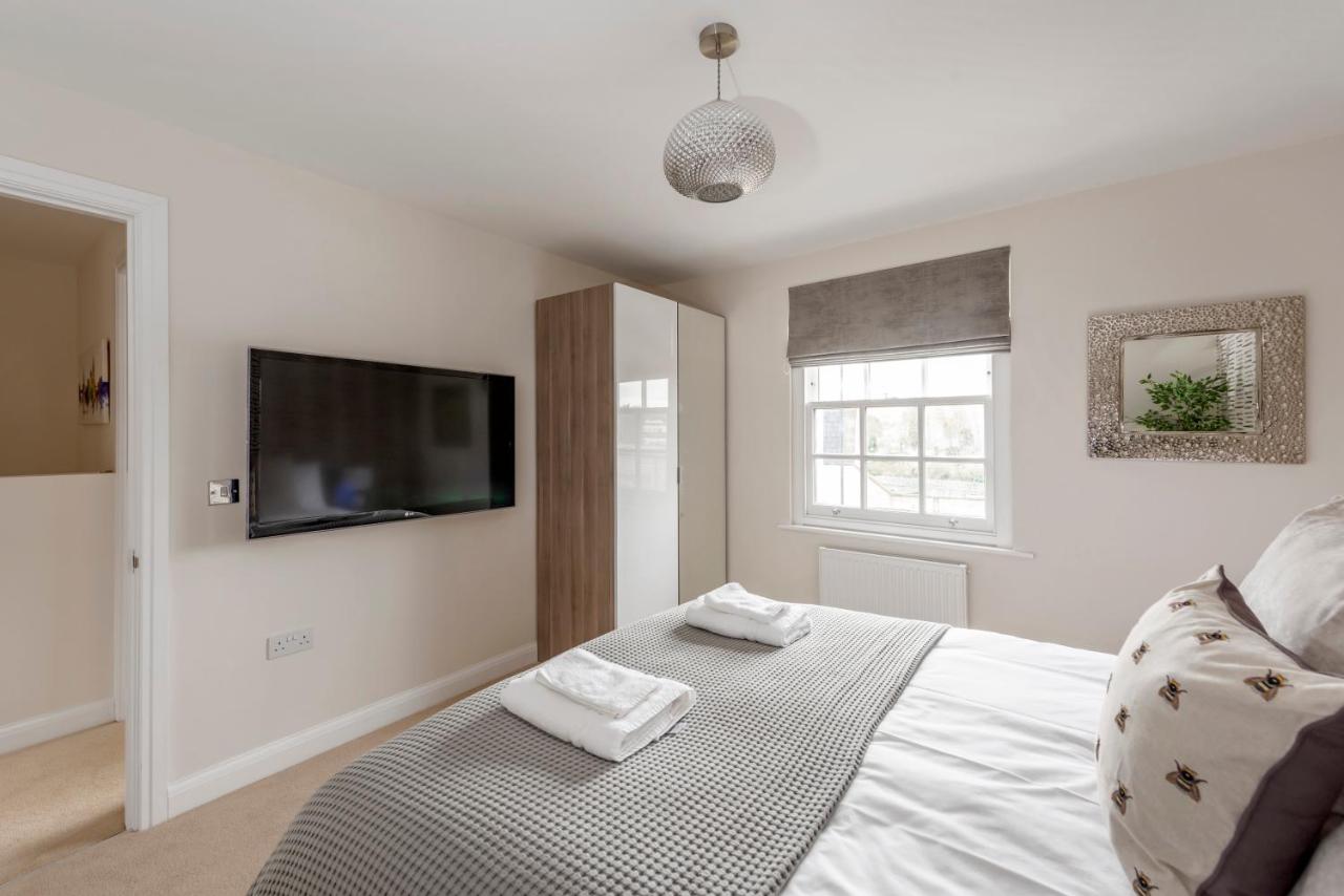 1 Victoria Place - 4