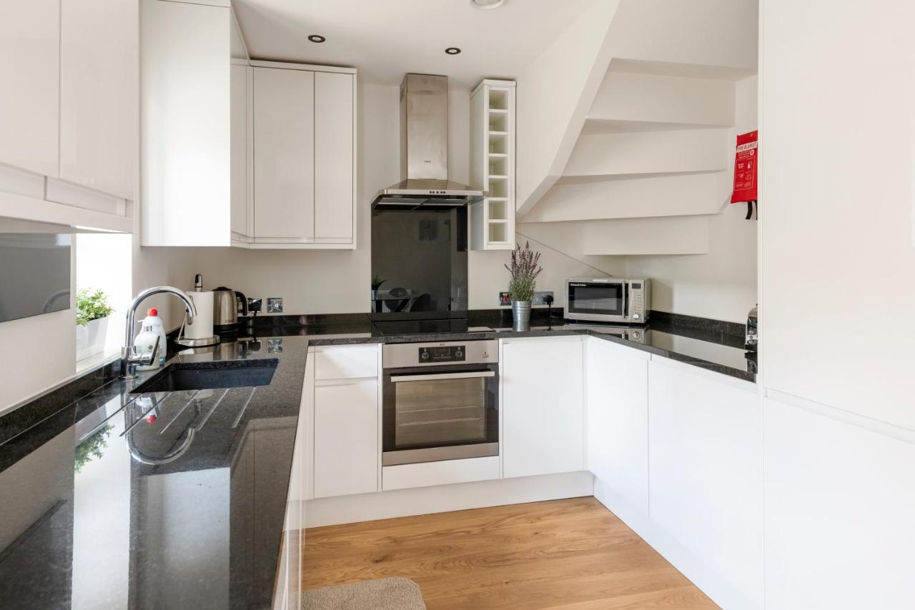 1 Victoria Place - 3
