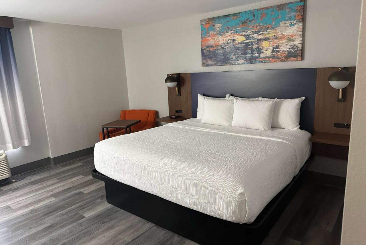 La Quinta by Wyndham Birmingham Homewood photo