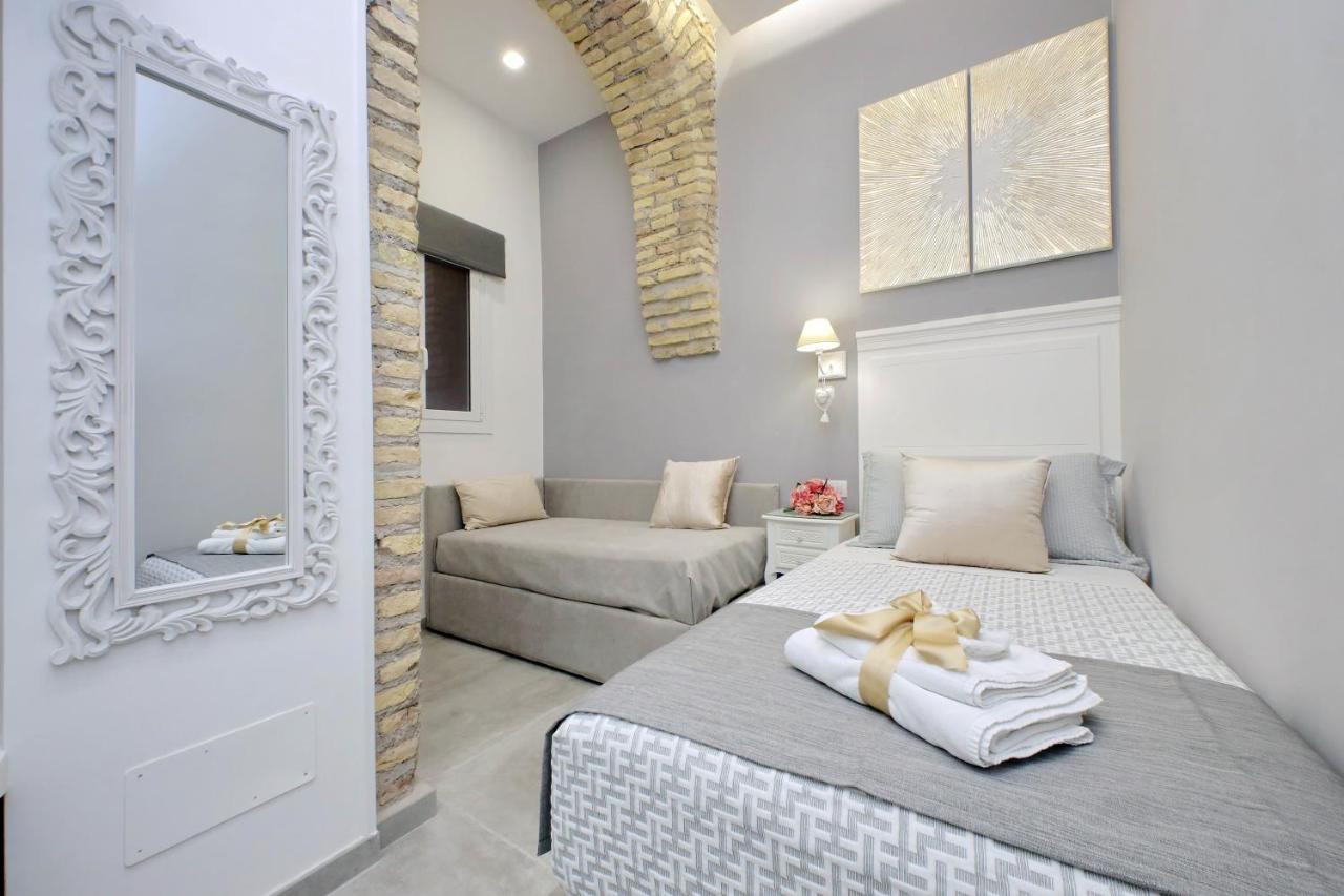 Roman Holiday Suites - 3