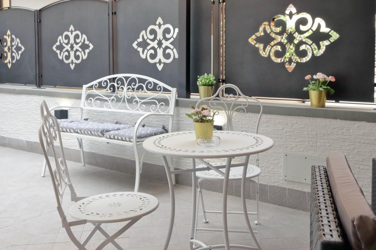 Roman Holiday Suites - 4