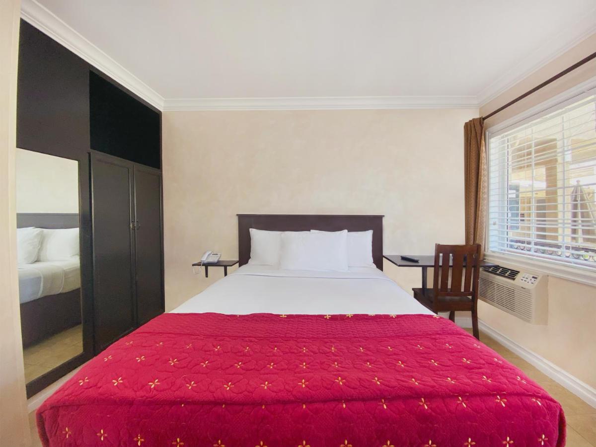 Nite Inn at Universal City - Walking Distance to Universal Studios Hollywood - 2