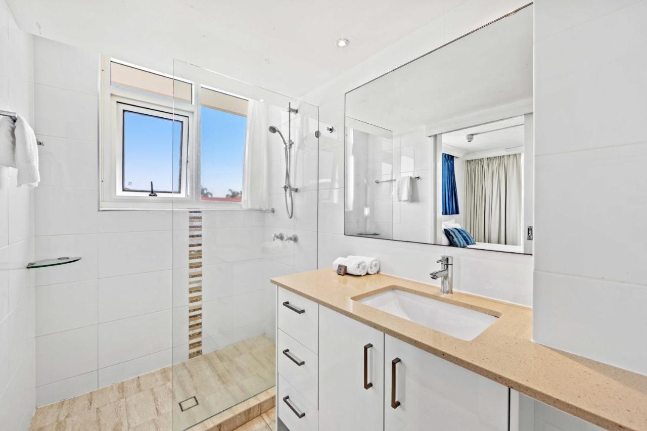 Southern Cross Beachfront Holiday Apartments photo