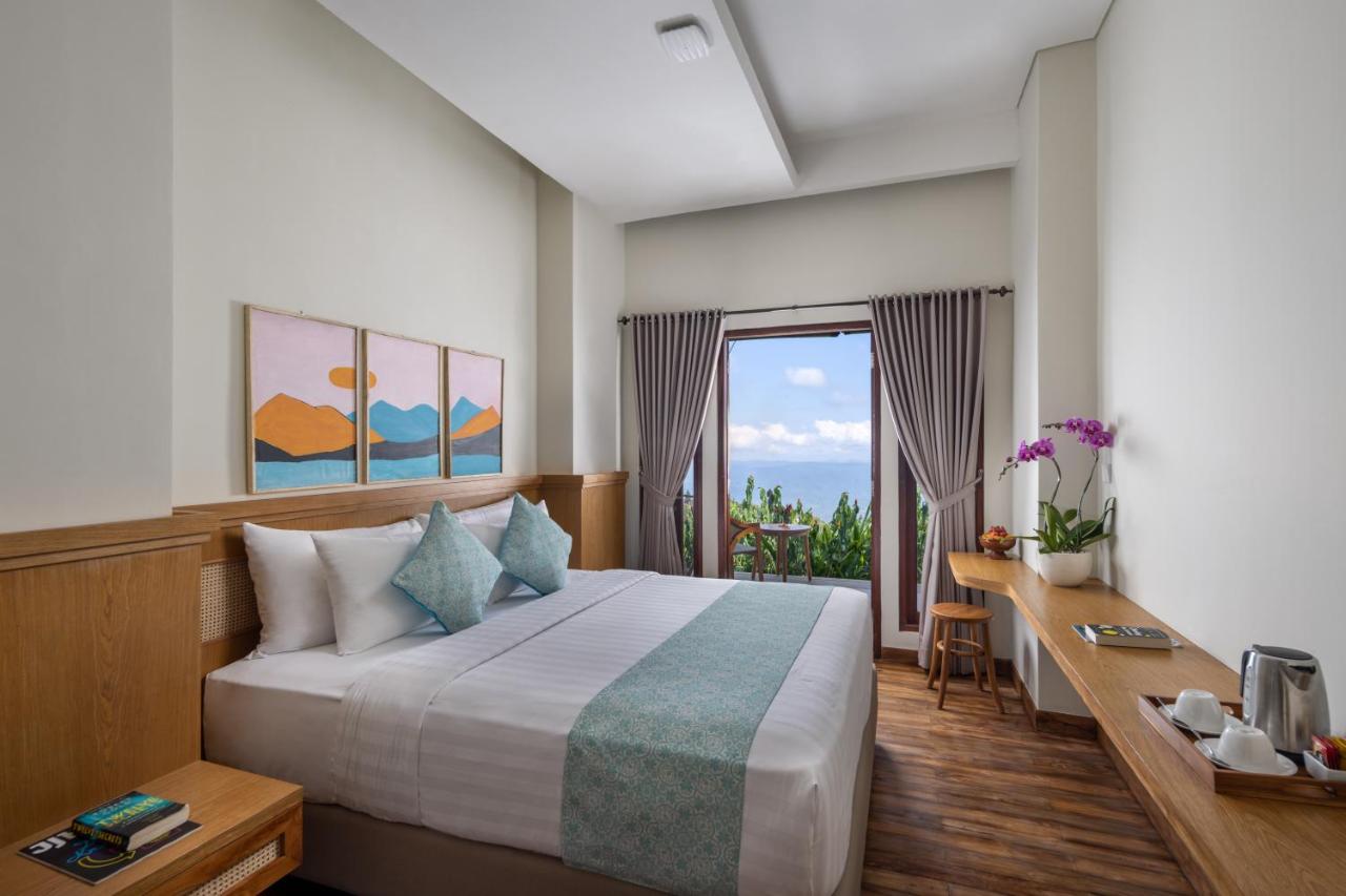 Een bed of bedden in een kamer bij Munduk Tentrem Resort