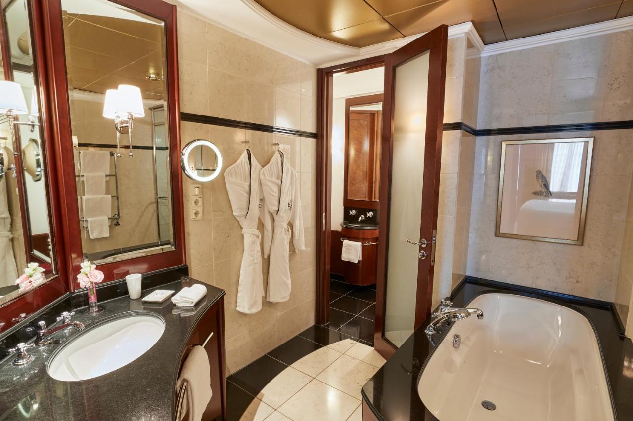 Hotel Adlon Kempinski Berlin photo
