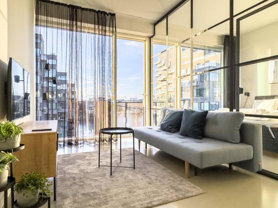 Chic Atelier with Breathtaking Waterfront - 4