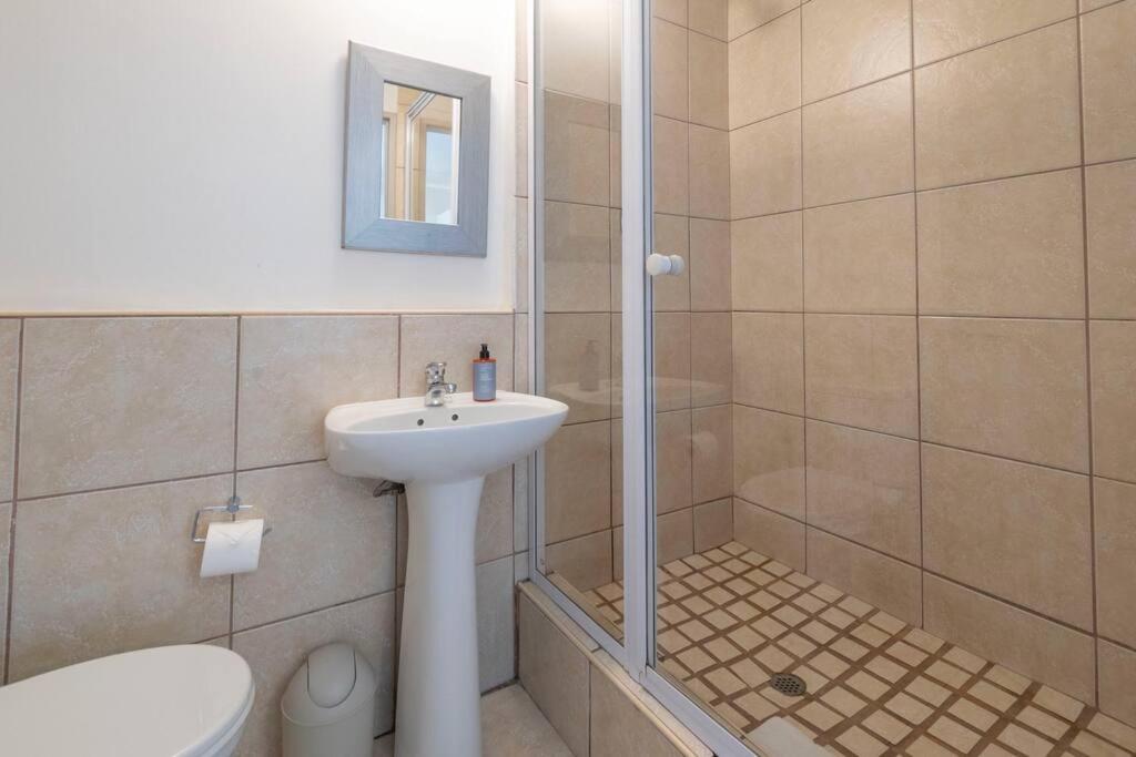 Charming Studio Apartment - 3