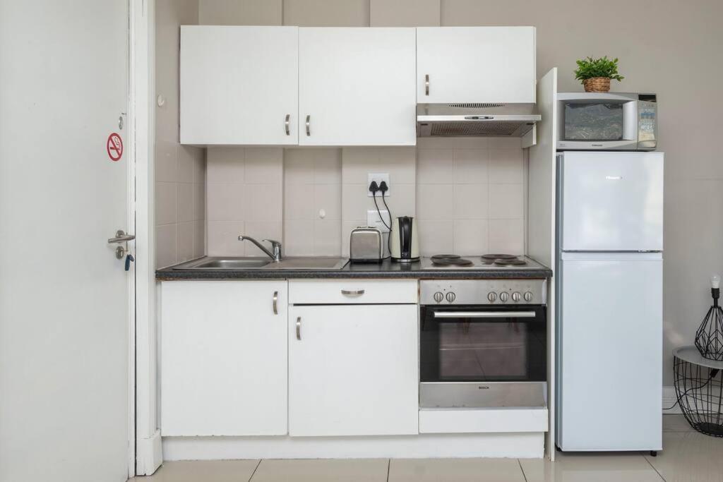 Charming Studio Apartment - 2