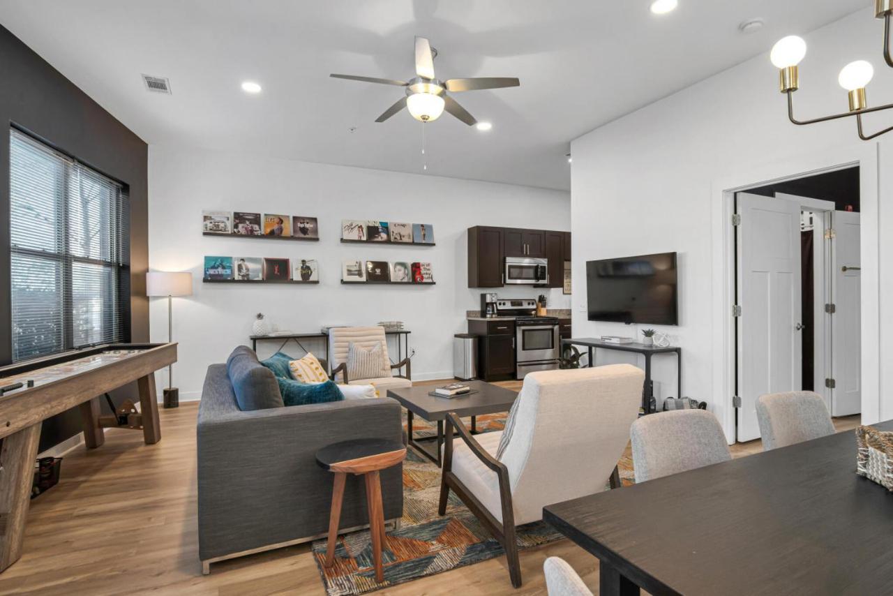 Walk to Vanderbilt and Belmont - Shuffle Board and Free Parking - 4