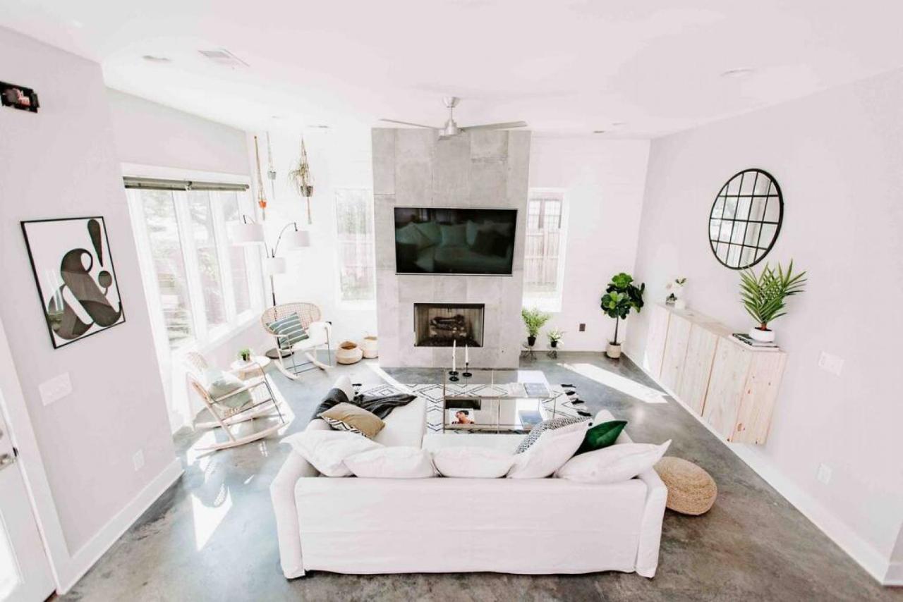 Modern Luxury with Rooftop Deck, 3 mi to Downtown