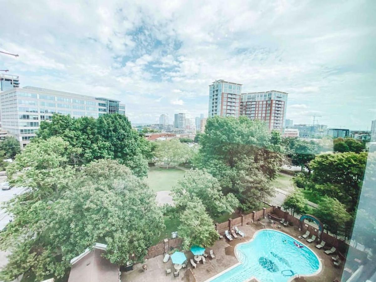 On Famous Music Row - Pool, Parking, Walk to Bars - 4