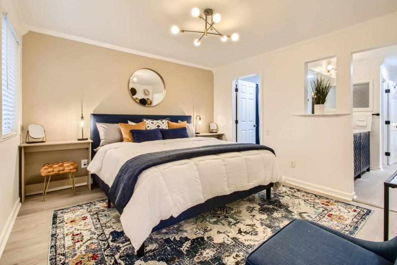 Condo with Pool and Free Parking Walk Downtown & Germantown - 4