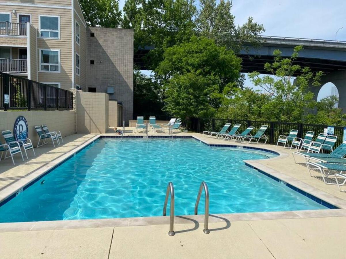 Condo with Pool and Free Parking Walk Downtown & Germantown - 3