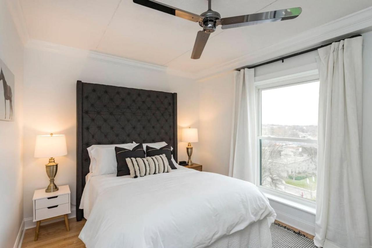 Music City Holiday, on Music Row, has POOL & Free Parking - 3