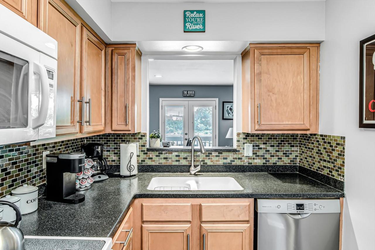 Riverfront View near Downtown, Walk to Restaurants - 2