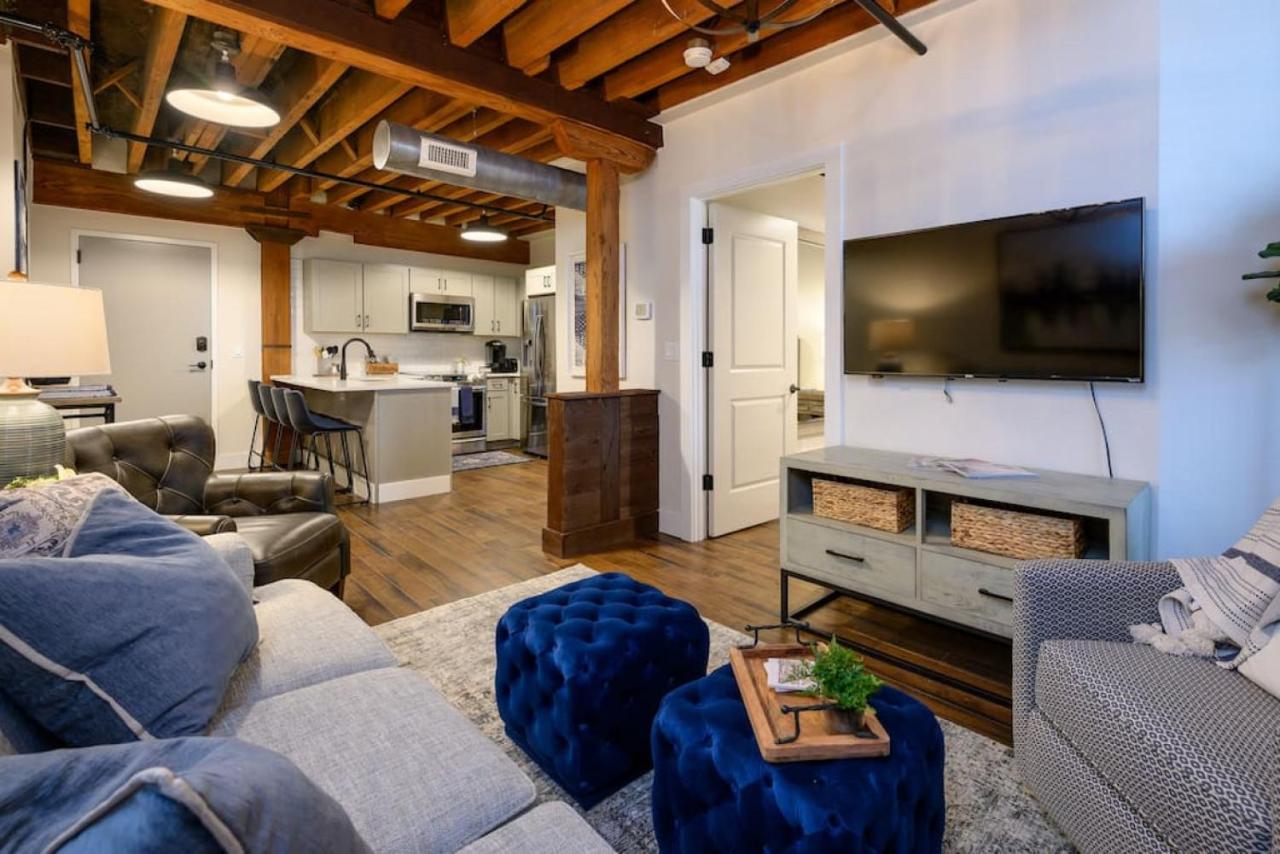 Regal Retreat in Nashville Pool Gym Free Parking