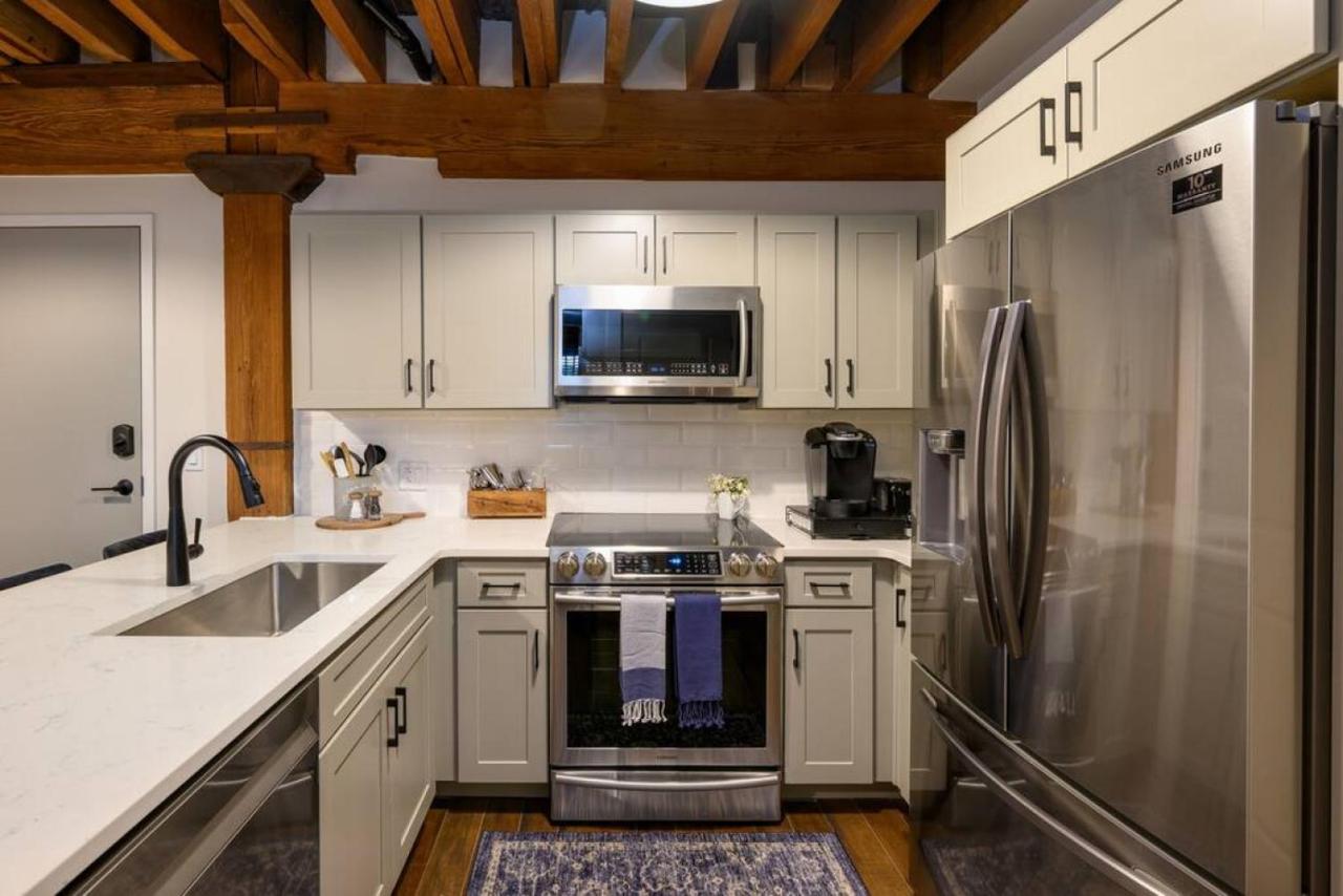 Regal Retreat in Nashville Pool Gym Free Parking - 2