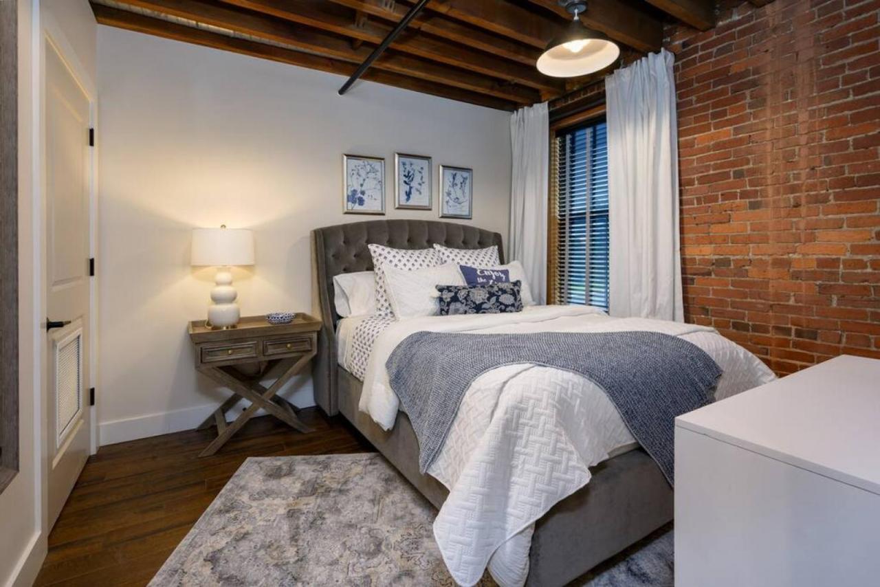 Regal Retreat in Nashville Pool Gym Free Parking - 3