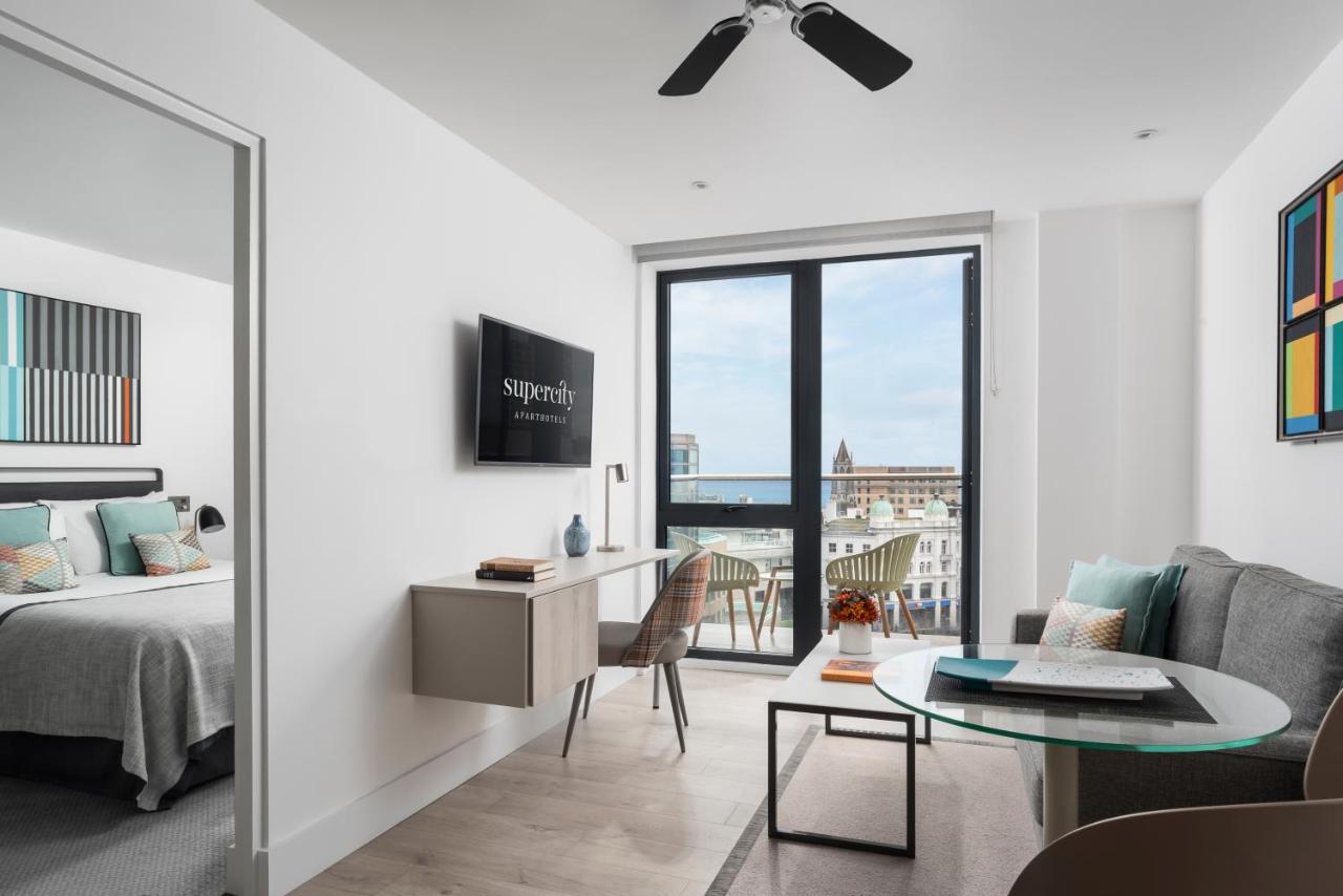 One Bedroom Suite with Sea View and Balcony