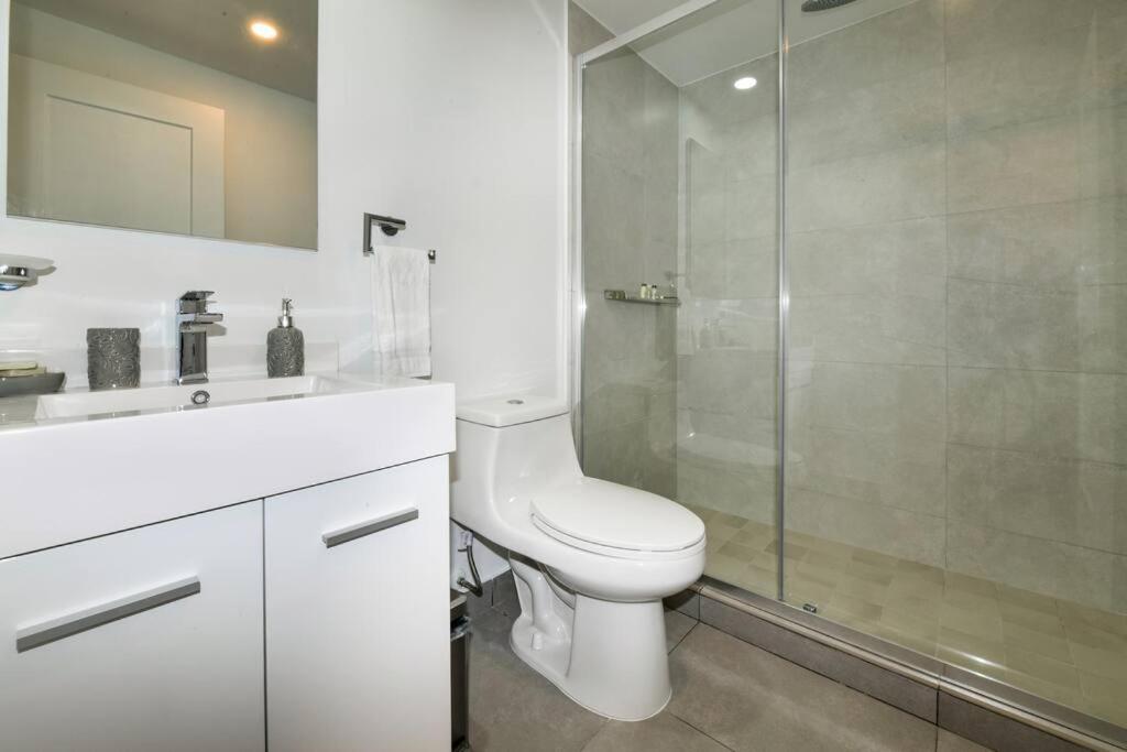 Luxurious Ocean Front Condo With Sunset Views 2 bed-2 bath - 3