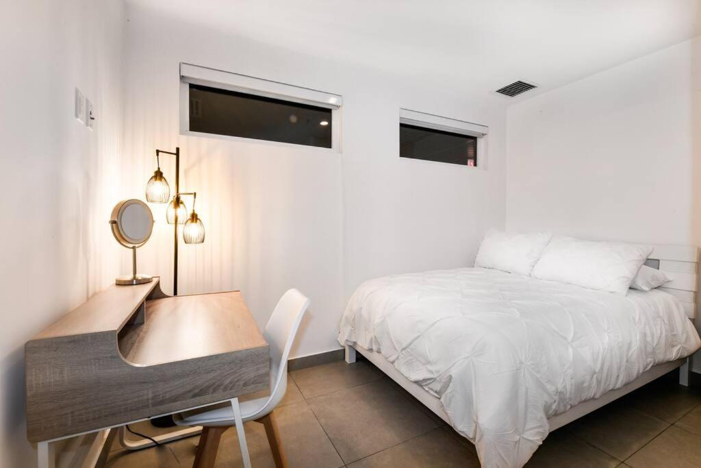 Luxurious Ocean Front Condo With Sunset Views 2 bed-2 bath - 2