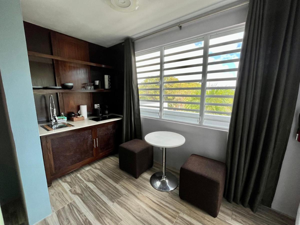 Old Crow Hotel and Suites - 3