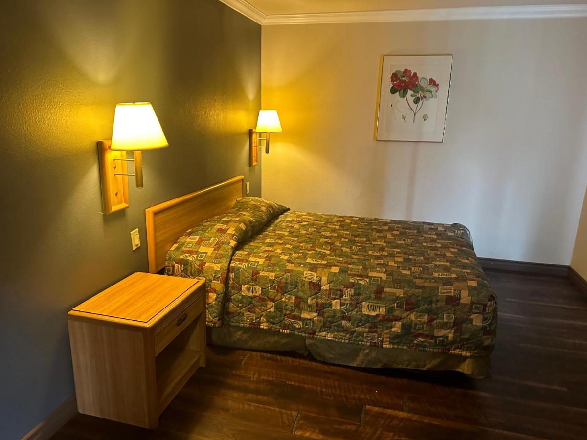 Palm View Motel — photo 17