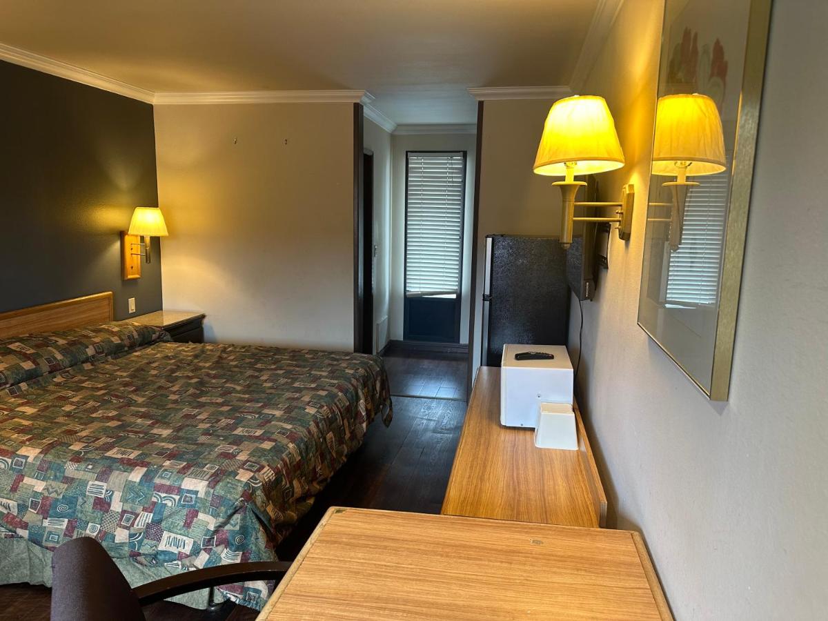 Palm View Motel — photo 15