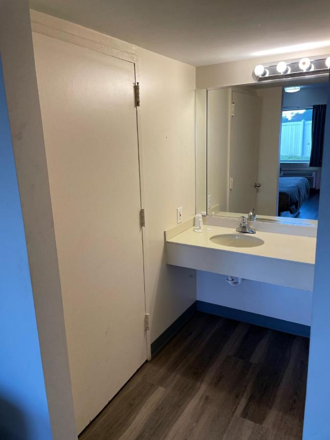 Express Inn — photo 14