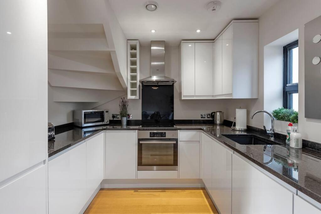 Fantastic 3-bed house with parking - 3
