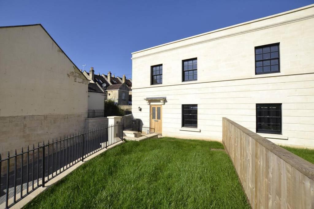 Fantastic 3-bed house with parking - 2
