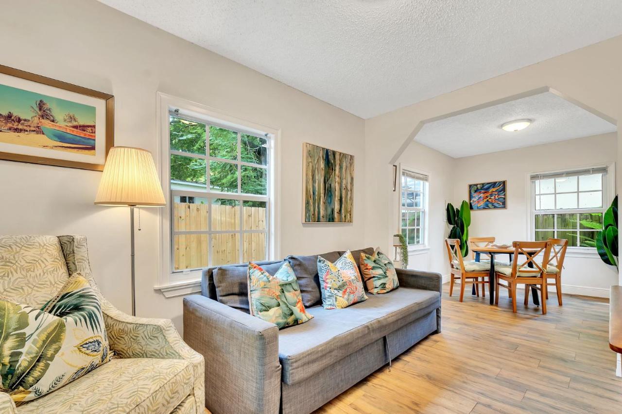 Casa Del Rio 4 Bed 2 Bath Next to River 1826 - 2