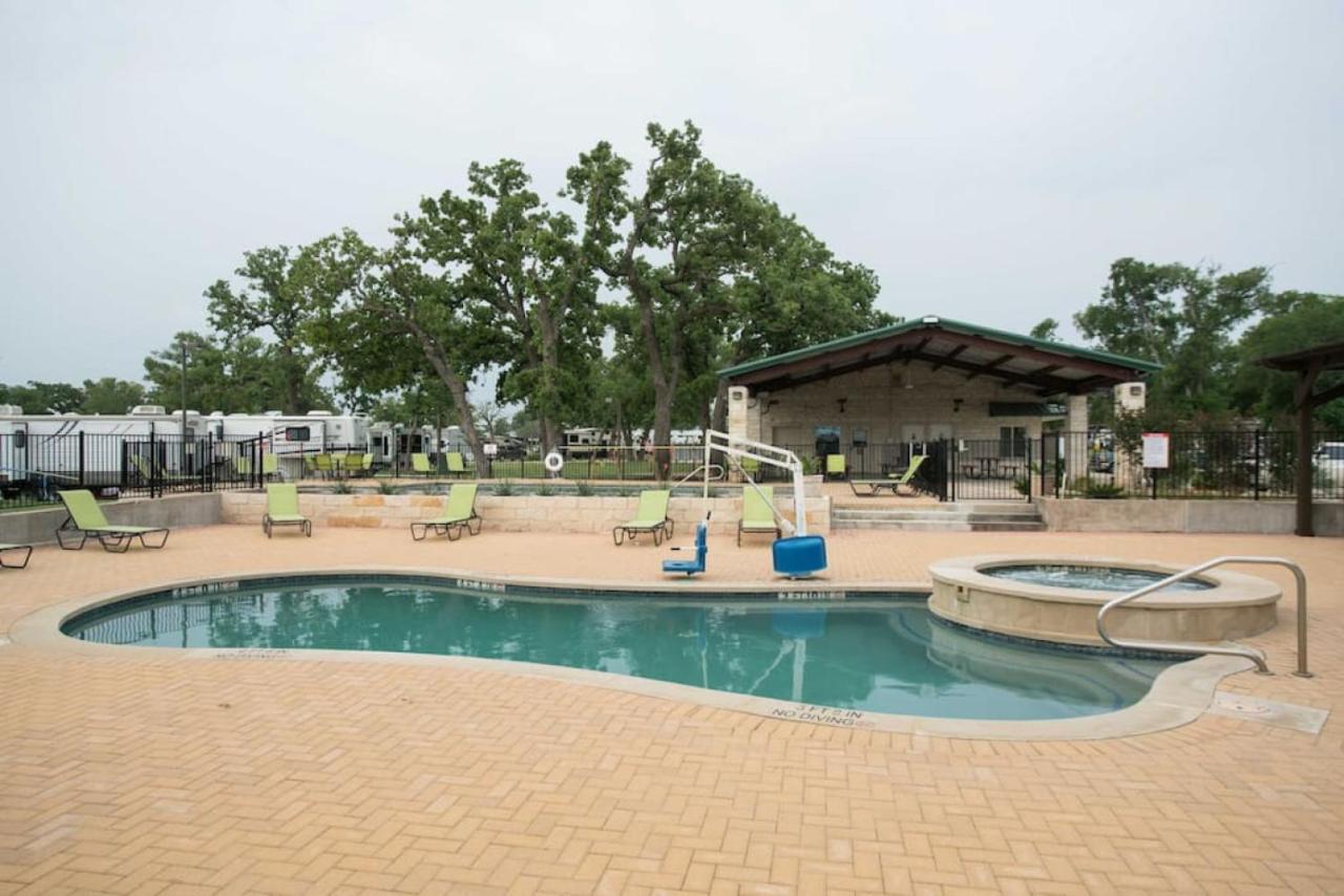 Simply Southern Tiny House Retreat - 4