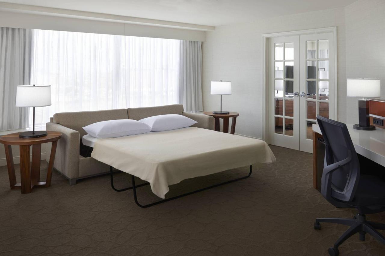 Delta Hotels by Marriott Toronto Airport & Conference Centre photo