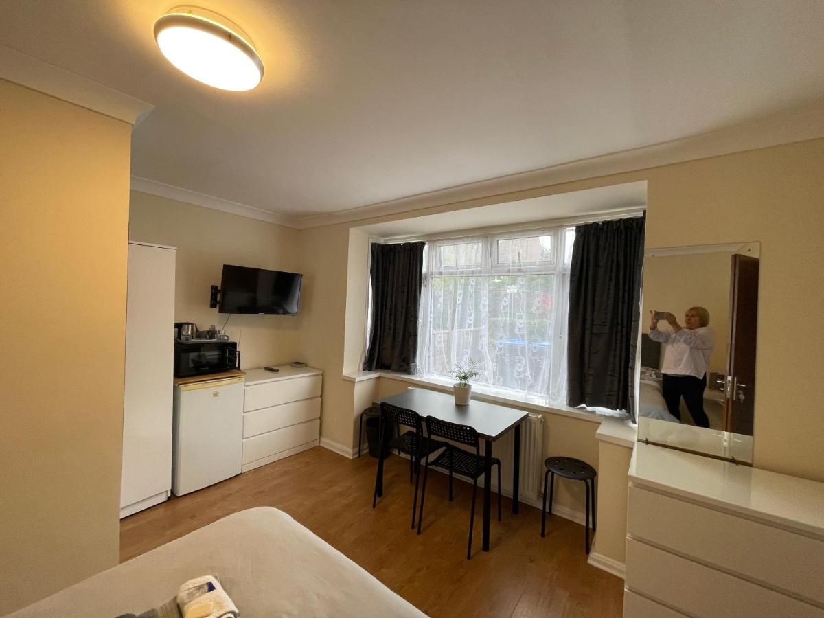 Kensal Lodge 2 Guest House - 4