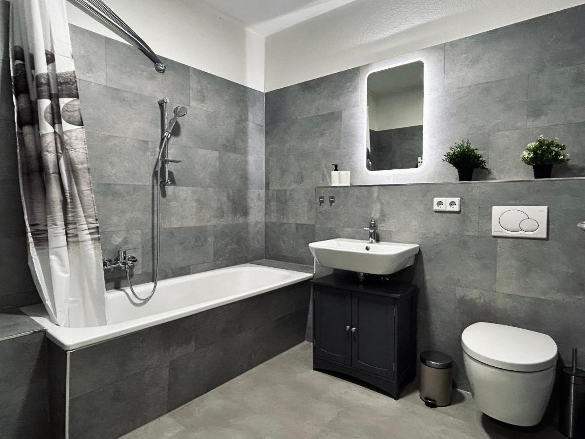 Geräumige Wohnung I 6 Betten I Balkon & Stellplatz