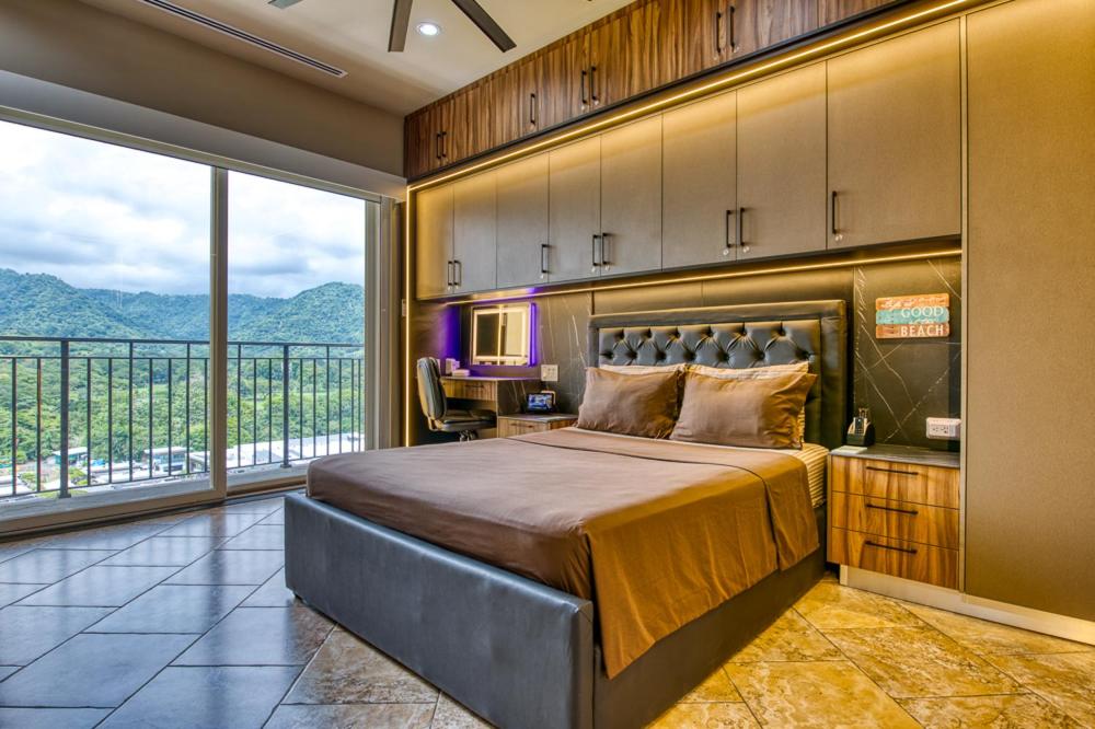 SecretJaco - Luxury Beach Front Penthouse with Pool & Jacuzzi photo