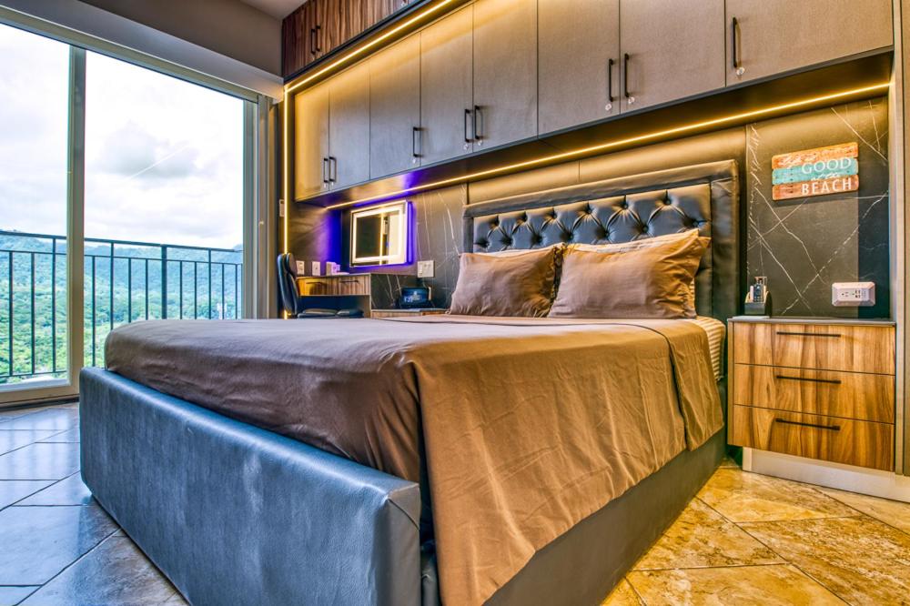 SecretJaco - Luxury Beach Front Penthouse with Pool & Jacuzzi photo