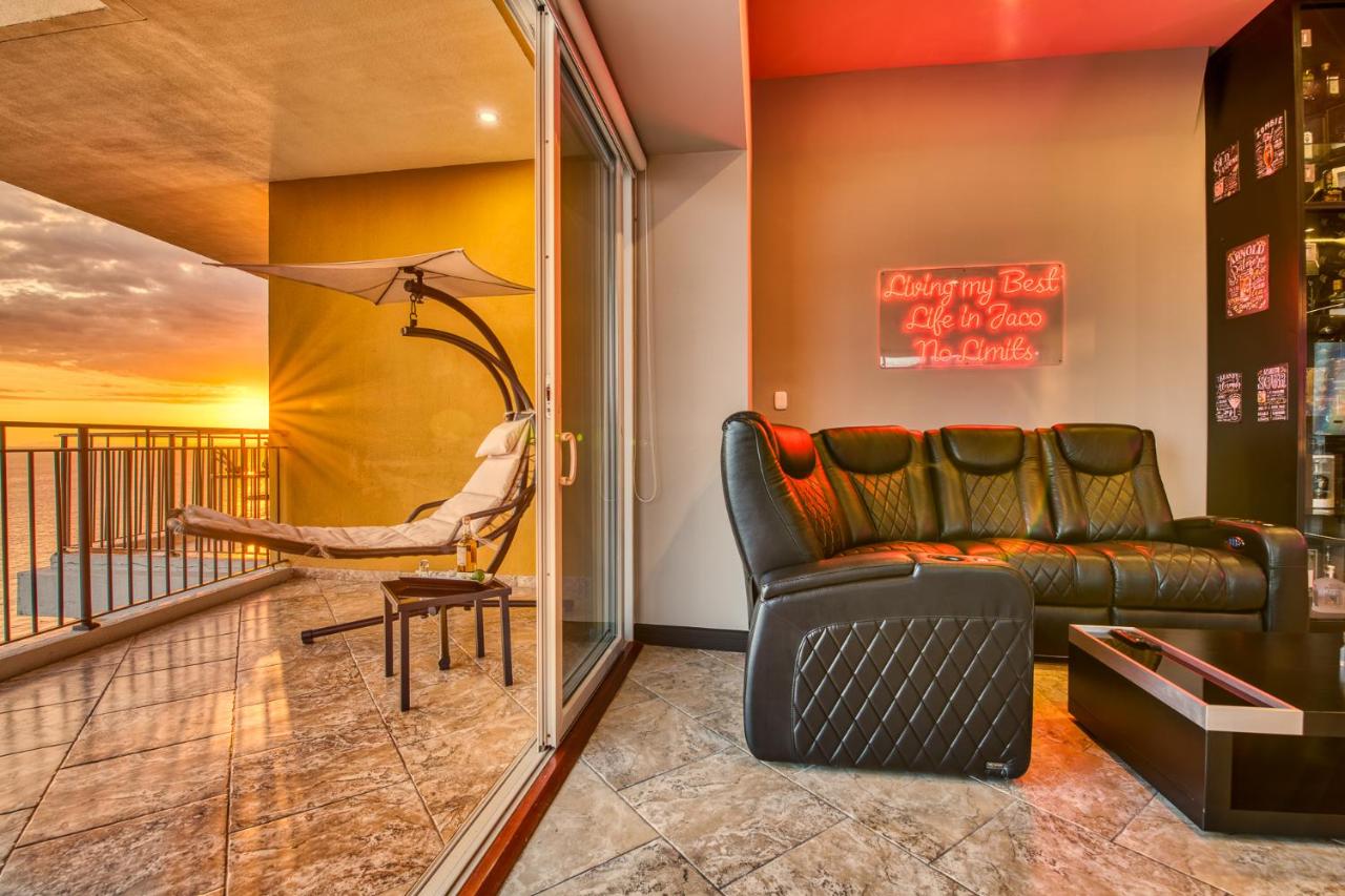 SecretJaco - Luxury Beach Front Penthouse with Pool & Jacuzzi photo