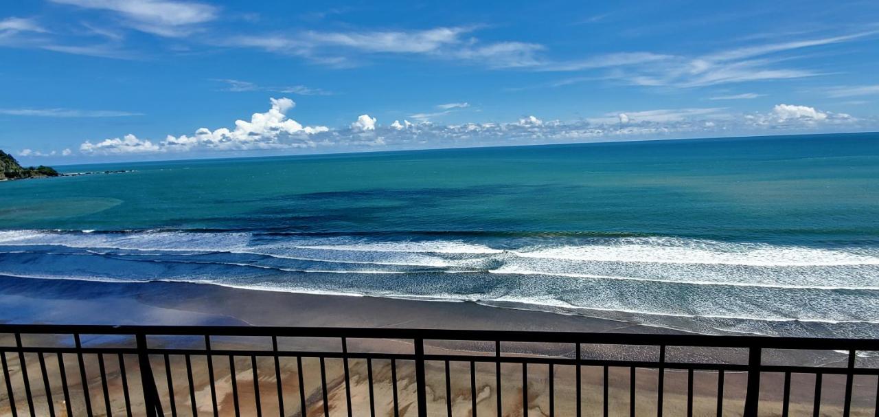 SecretJaco - Luxury Beach Front Penthouse with Pool & Jacuzzi photo