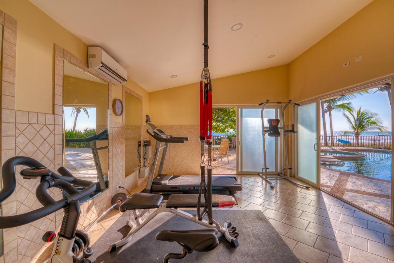 SecretJaco - Luxury Beach Front Penthouse with Pool & Jacuzzi photo