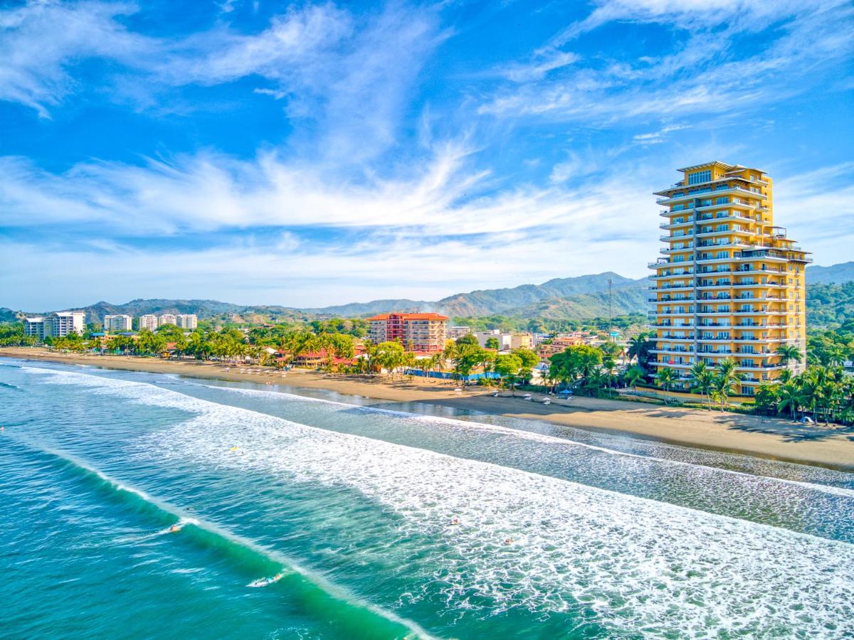 SecretJaco - Luxury Beach Front Penthouse with Pool & Jacuzzi photo